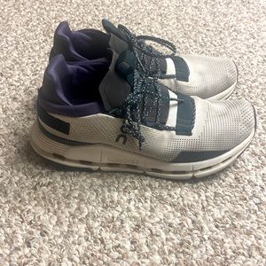 ON CLOUD CLOUDNOVAS Women’s Size 8.5